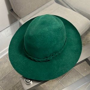 Alpaca Hat Handmade By Peruvian Artisans 80% Aplaca -20% cotton .